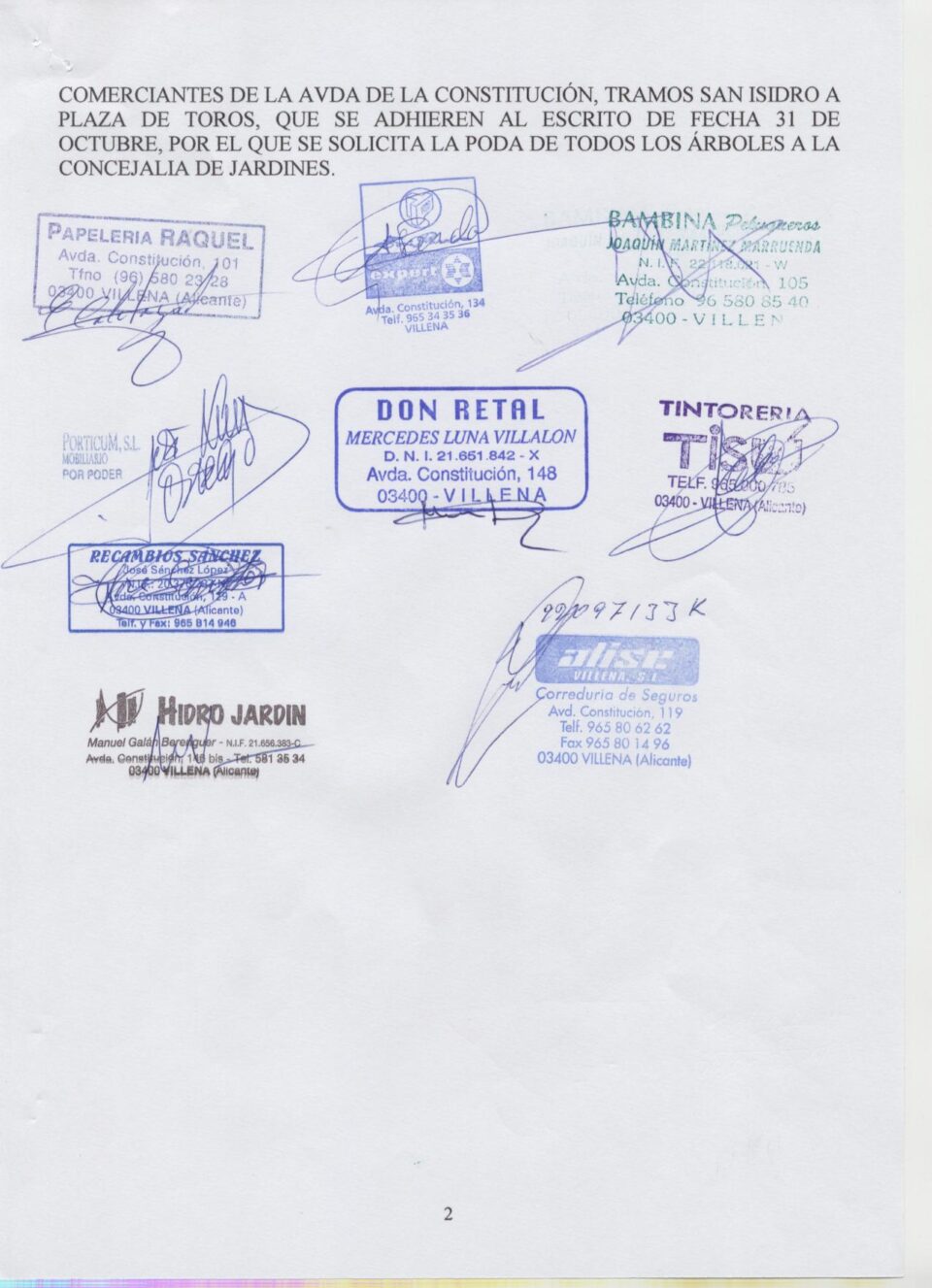 SOLICITAN A LA CONCEJALÍA DE JARDINES QUE PROCEDAN A LA PODA DE ÁRBOLES CUYAS COPAS ESTÁN SOBREDIMENSIONADAS