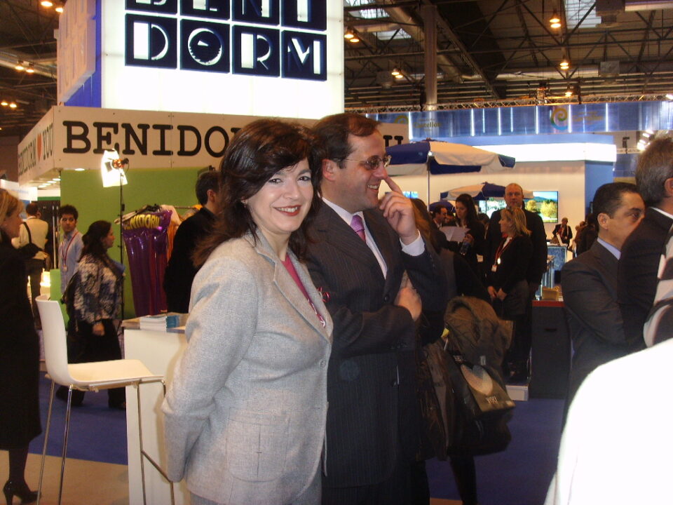 LOS PRÍNCIPES DE ASTURIAS VISITAN EL STAND DE VILLENA EN FITUR