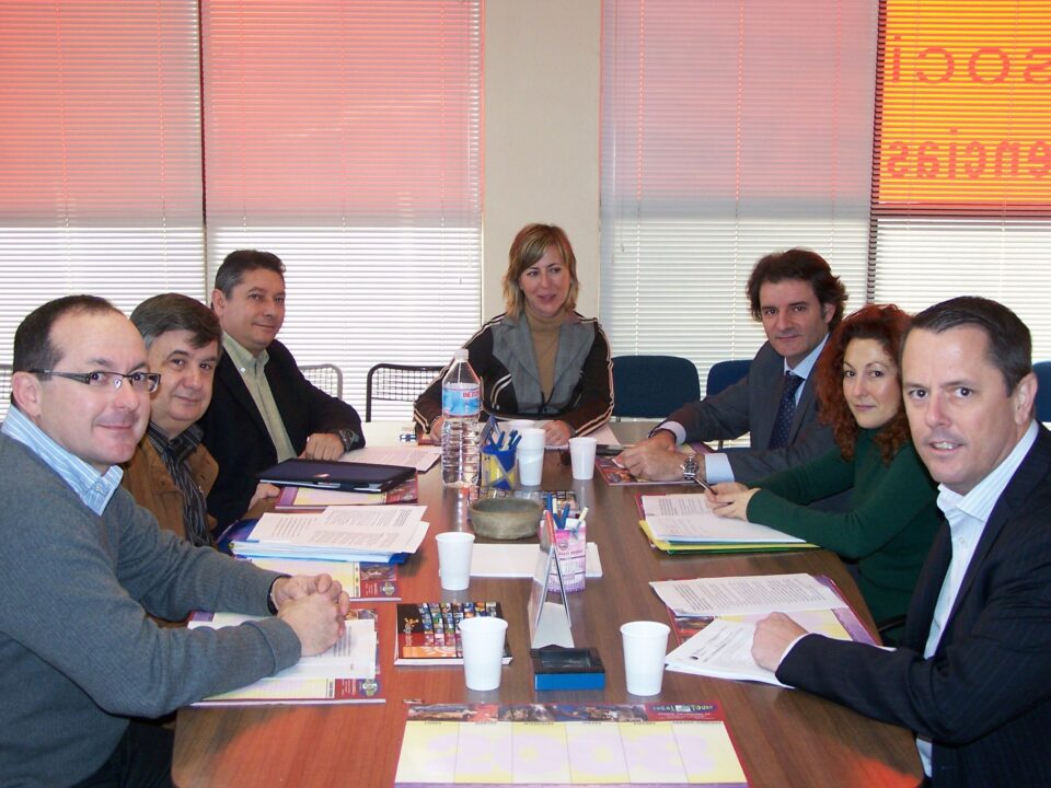 El Patronato de Turismo colaborará con AVIBE la creación de nuevos paquetes turísticos que tengan la Costa Blanca como destino