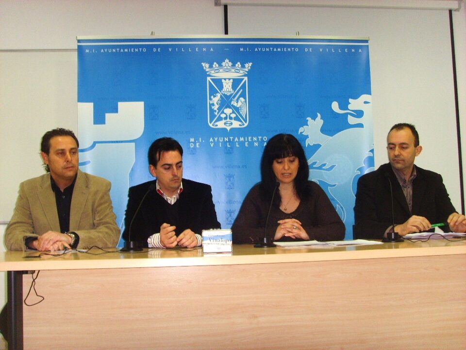 Los ediles piden a Lledó que les admitan en la Junta de Gobierno. Aseguran que es una represalia . Es complicado trabajar actualmente. Descartan una moción de censura