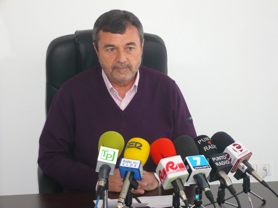 El alcalde de Petrer se trasladará una vez por semana a Las Cerámicas para atender a los vecinos de La Frontera y El Campet