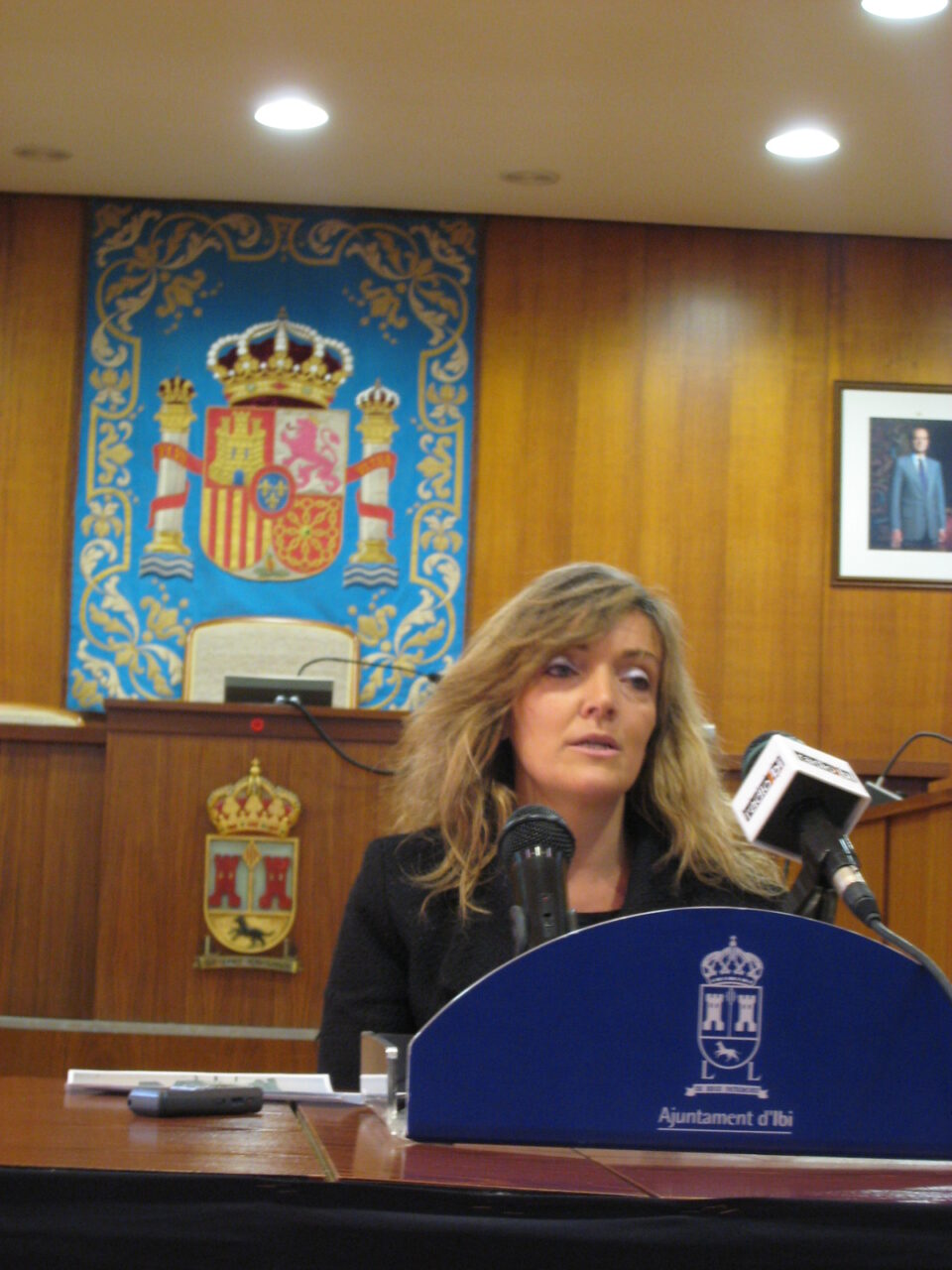 Ana Sarabia dimite y entrega su acta de concejal. Sigue defendiéndose y espera que un juez aclare lo que considera falsas acusaciones