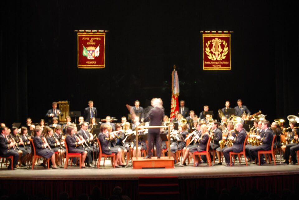 Impresionante concierto del ecuador festero