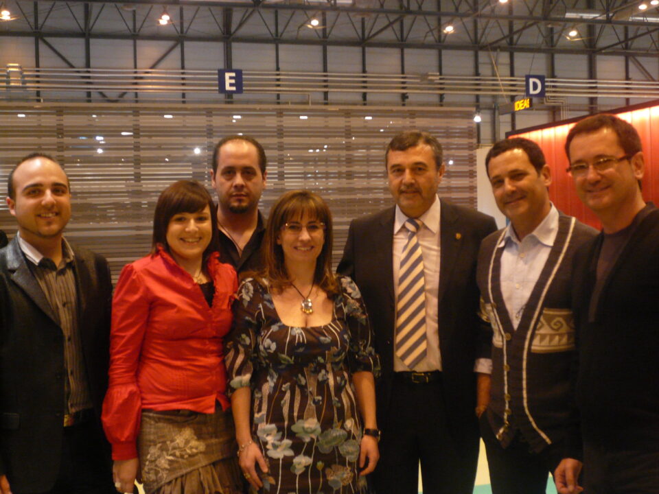 El alcalde de Petrer visita a los empresarios de la localidad en Modacalzado