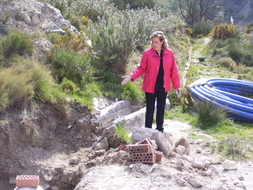 La Diputación aprovecha las obras del camino de Catí para arreglar los conductos de riego de El Pantanet
