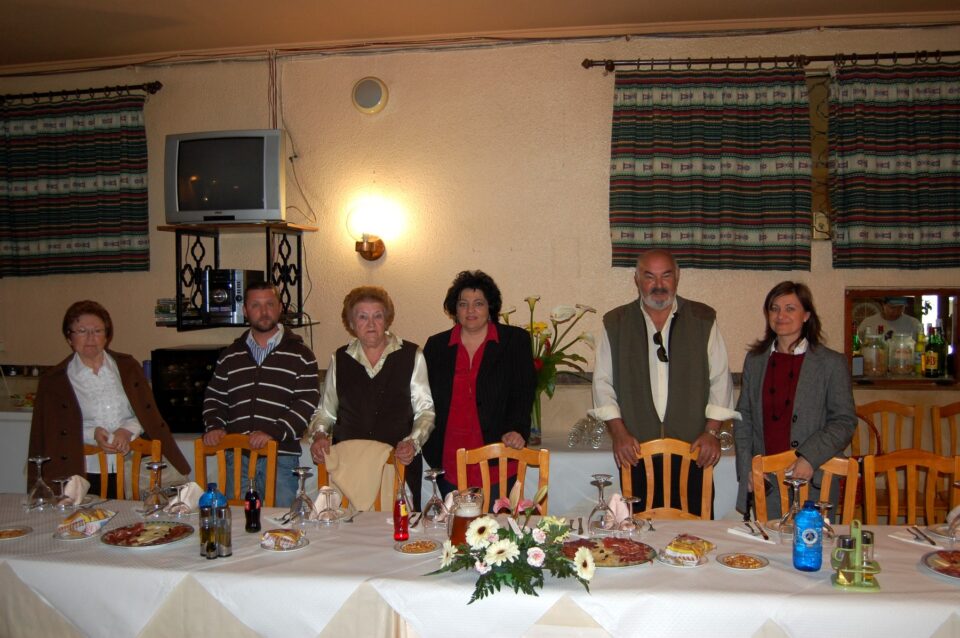 La Asociación de la Tercera Edad de Monforte celebra la tradicional comida de trigo picao