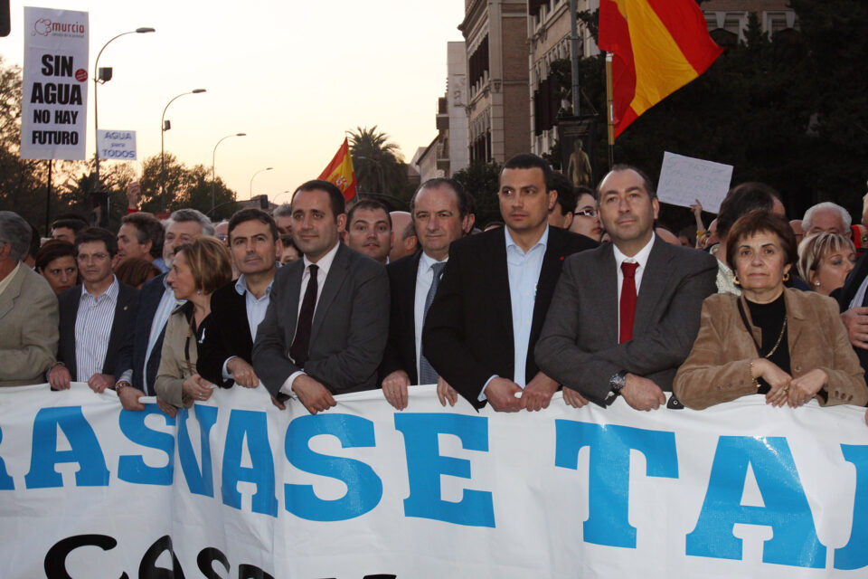 Camps afirma que derogar el trasvase del Ebro fue un disparate y que paralizar el Tajo-Segura sería un error histórico