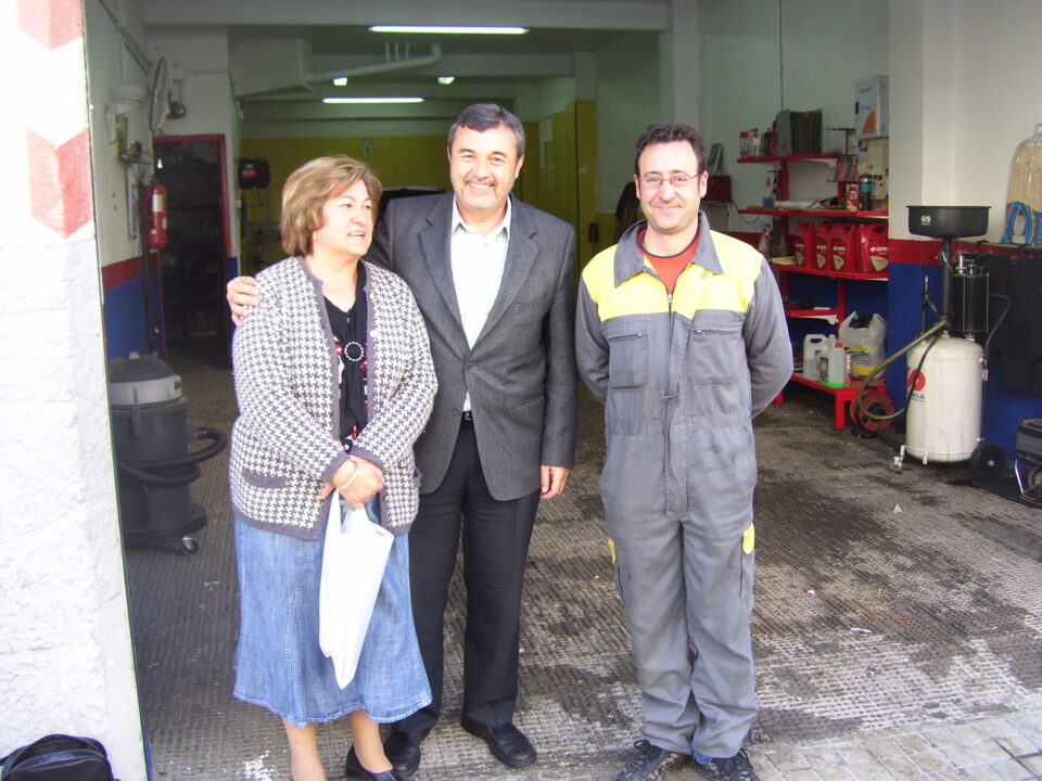 El dueño del taller de lavado de vehículos afectado por las obras de Brigadier Algarra agradece al alcalde las soluciones dadas