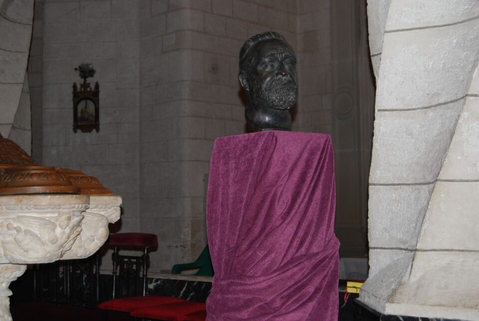 Cientos de ciudadanos rinden homenaje a su hijo ilustre