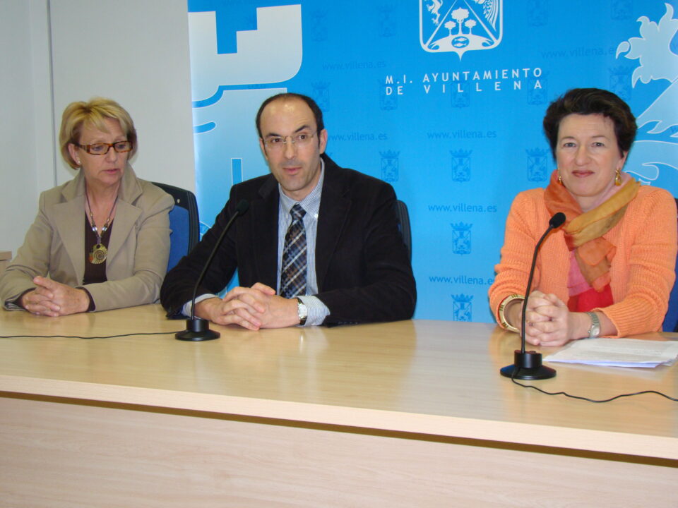 CONCLUYE EL TALLER DE LITERATURA: PLUMAS DE MUJER: ESCRITURA Y ESCRITORAS DE ESPAÑA E HISPANOAMÉRICA DE LA PROFESORA HELENA ESTABLIER