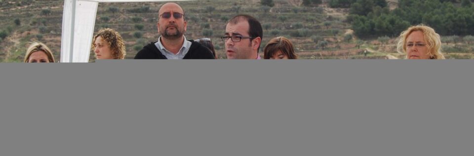 Coincidiendo con la entrega de premios del Concurso de Cuentos del Día del Árbol.EL AYUNTAMIENTO CONMEMORA LOS 30 AÑOS DE CONSTITUCIÓN DEMOCRÁTICA PLANTANDO 30 ÁRBOLES