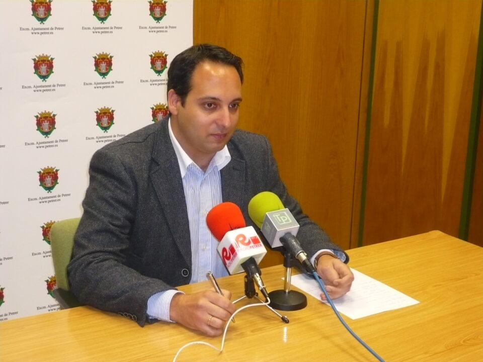 Los diferentes cuerpos de seguridad llegan a acuerdos de cooperación en la asamblea de jefes de policía local celebrada en Petrer