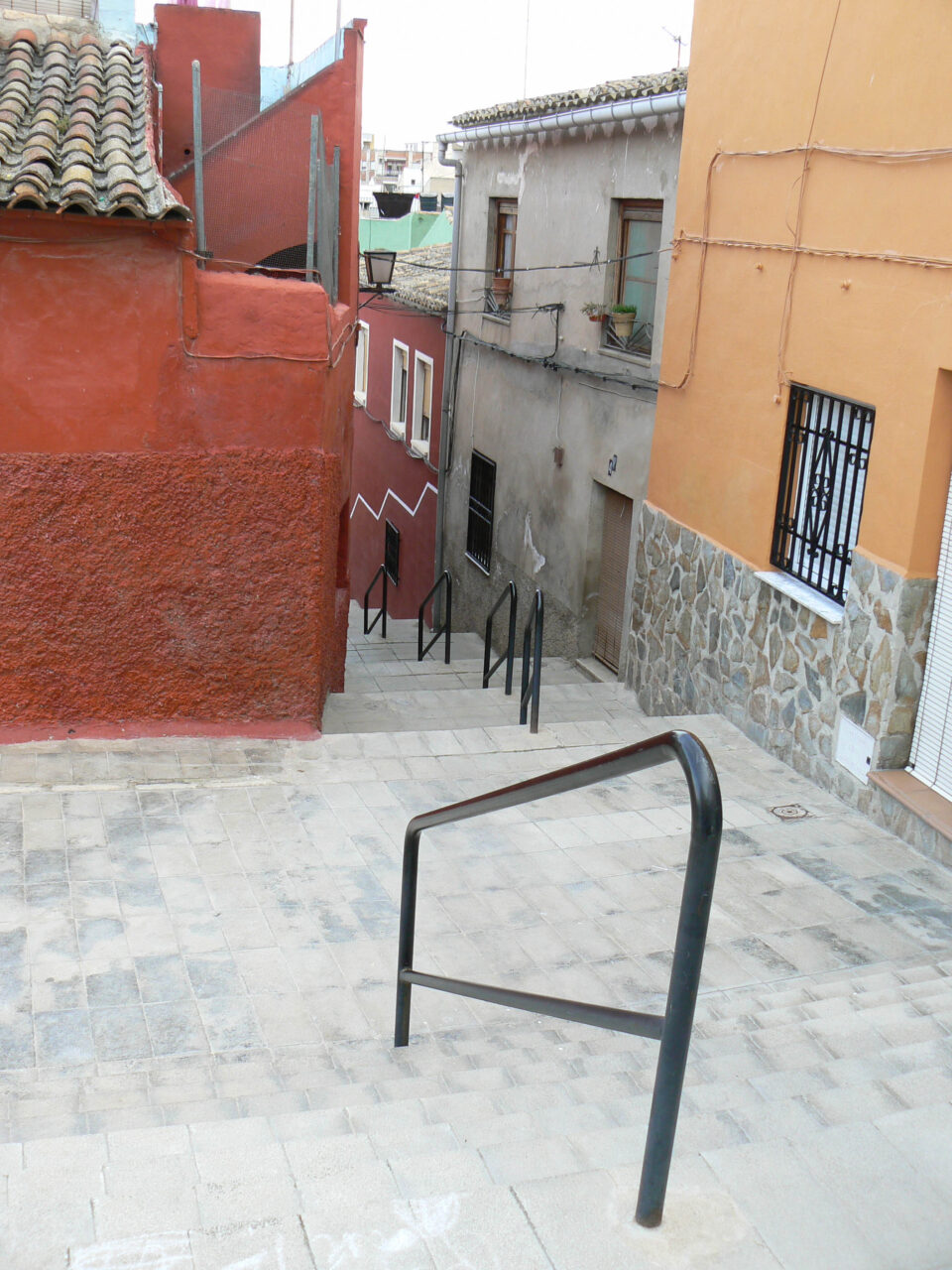 EL AYUNTAMIENTO ACONDICIONARÁ Y RENOVARÁ EL ITINERARIO ENTRE EL CASTILLO DE LA ATALAYA Y LA PLAZA DE SANTIAGO