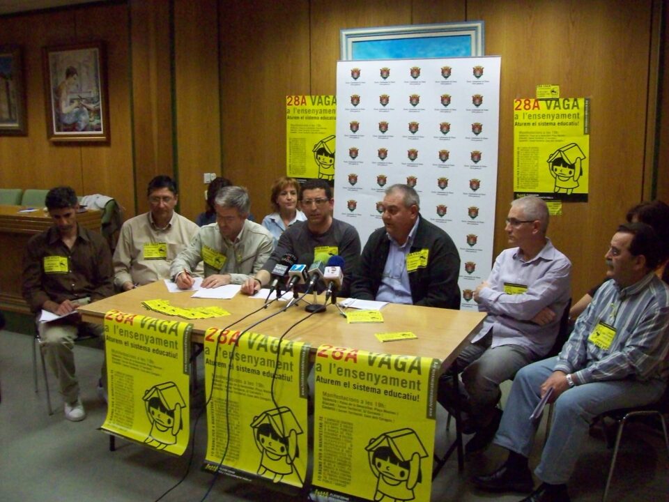 La Plataforma por la Enseñanza Pública ha comparecido para informar de la Huelga convocatoria del día 28 de abril en defensa de una Escuela Pública de calidad