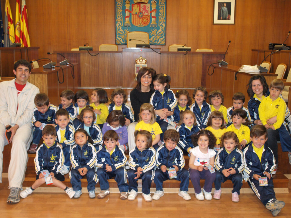 Alumnos del Colegio Salesianos de Ibi visitan el Ayuntamiento