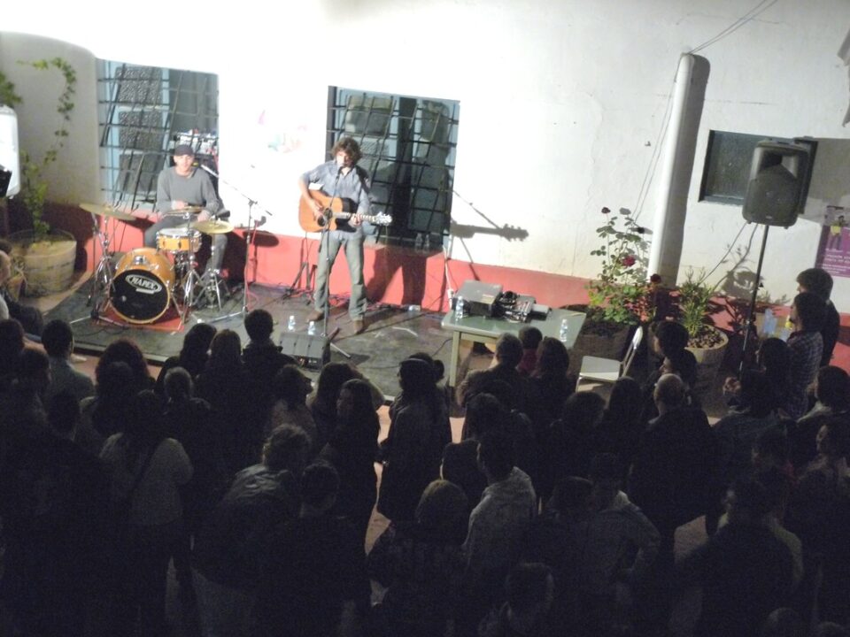 JUVENTUDES SOCIALISTAS DE VILLENA INAUGURA SU NUEVA SEDE CON UN LLENO ABSOLUTO DE JÓVENES DE VILLENA Y COMARCA
