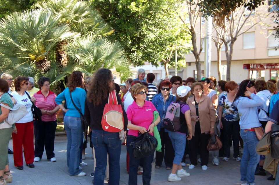 Monforte recibe a 90 mujeres de Pilar de la Horadada