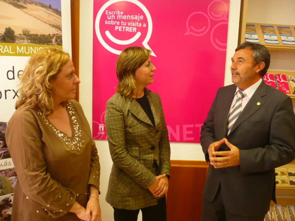 Petrer abre su oficina de turismo con la misión de atraer e informar a vecinos y visitantes