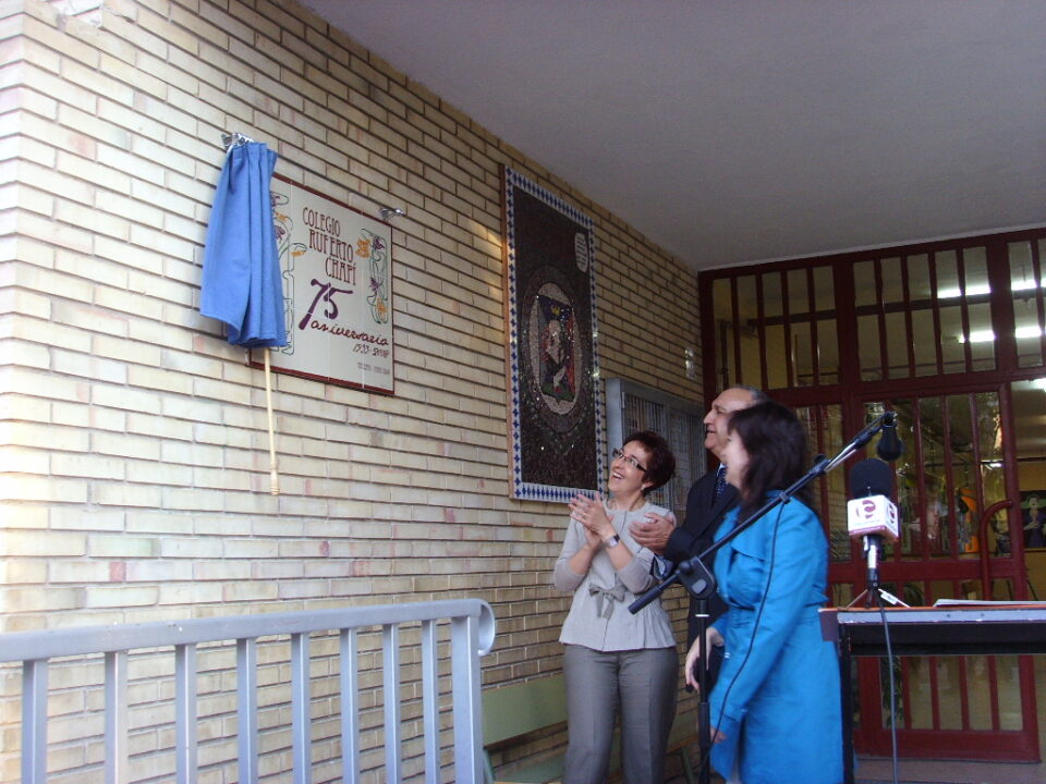 La Alcaldesa anuncia que el Ayuntamiento entregará la medalla de oro de la ciudad a los colegios Ruperto Chapí y Joaquín Mª López