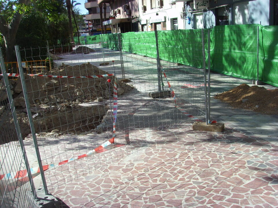 Intentan parar la poda del Paseo Chapí al considerar que se está actuando mal. El grupo Verde lo pidió esta mañana por escrito