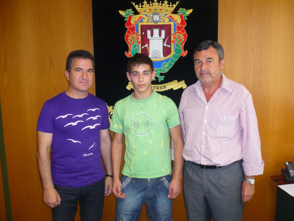 El alcalde y el concejal de Deportes reciben al yudoka Aitor Pérez
