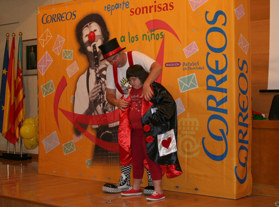 FIESTA INFANTIL DEL PROGRAMA CORREOS REPARTE SONRISAS en el HOSPITAL GENERAL DE ELDA  VIRGEN DE LA SALUD