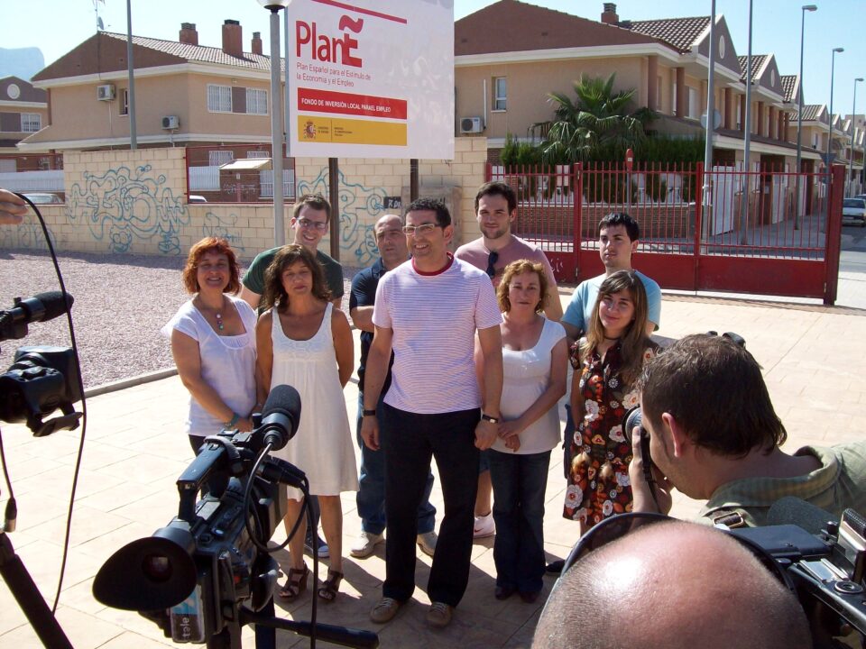 Nota del PSOE. El PSOE afirma que la autocomplacencia y el autobombo del PP no generan empleo