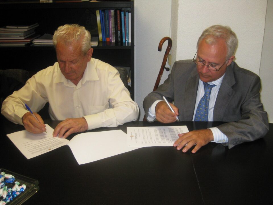 EL AYUNTAMIENTO DE HONDÓN DE LAS NIEVES Y VINALOPÓ SALUD FIRMAN UN CONVENIO DE COLABORACION