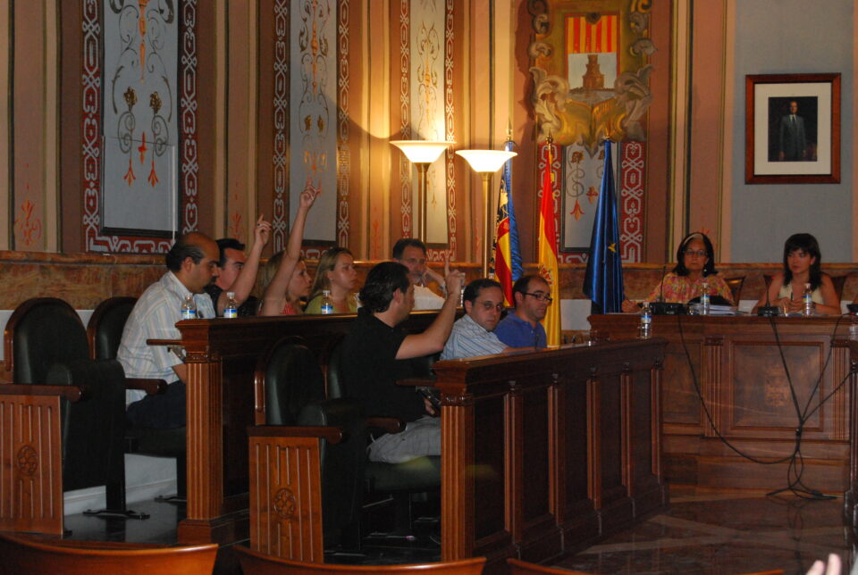 Lledó retira concejalía y sueldos a los tres ediles con el aval de Camps y Ripoll