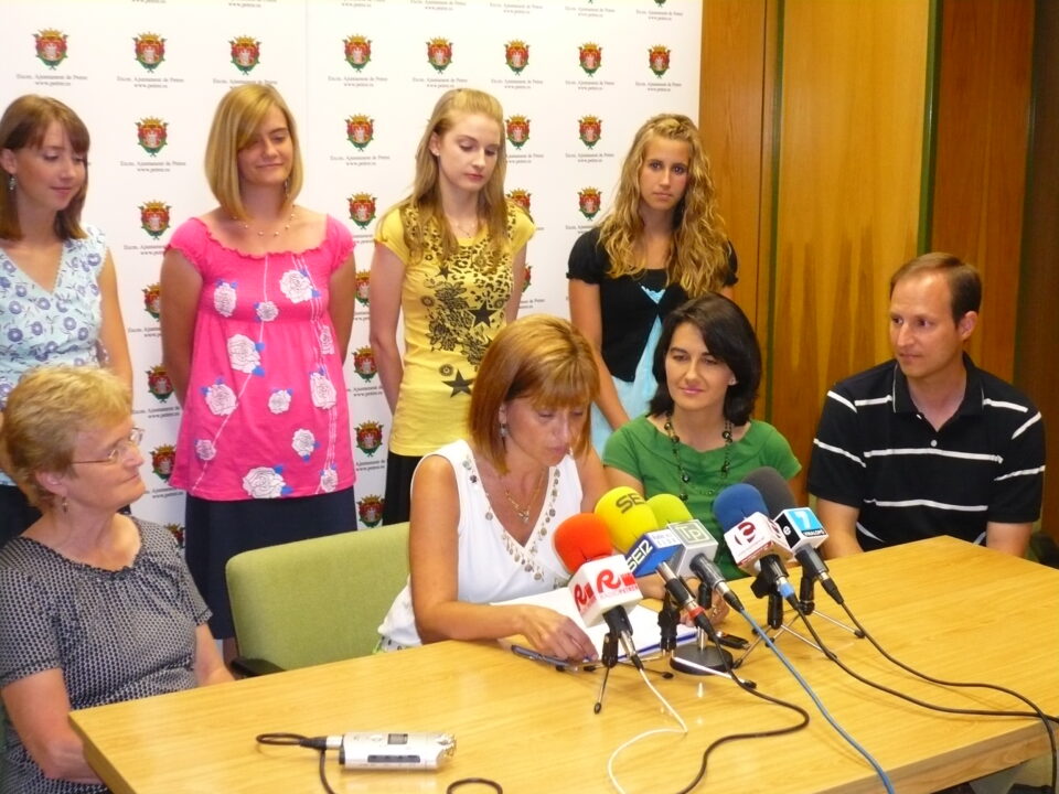 Petrer despide a 14 alumnos norteamericanos que han estado acogidos por familias locales en un programa de intercambio