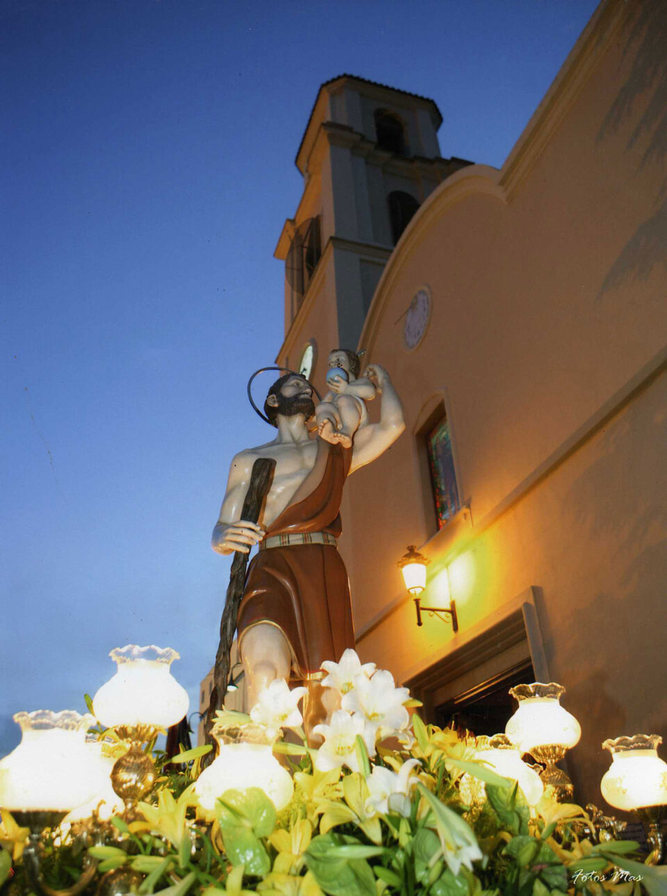 Tradicional bendición de vehículos en el día de San Cristóbal en la localidad