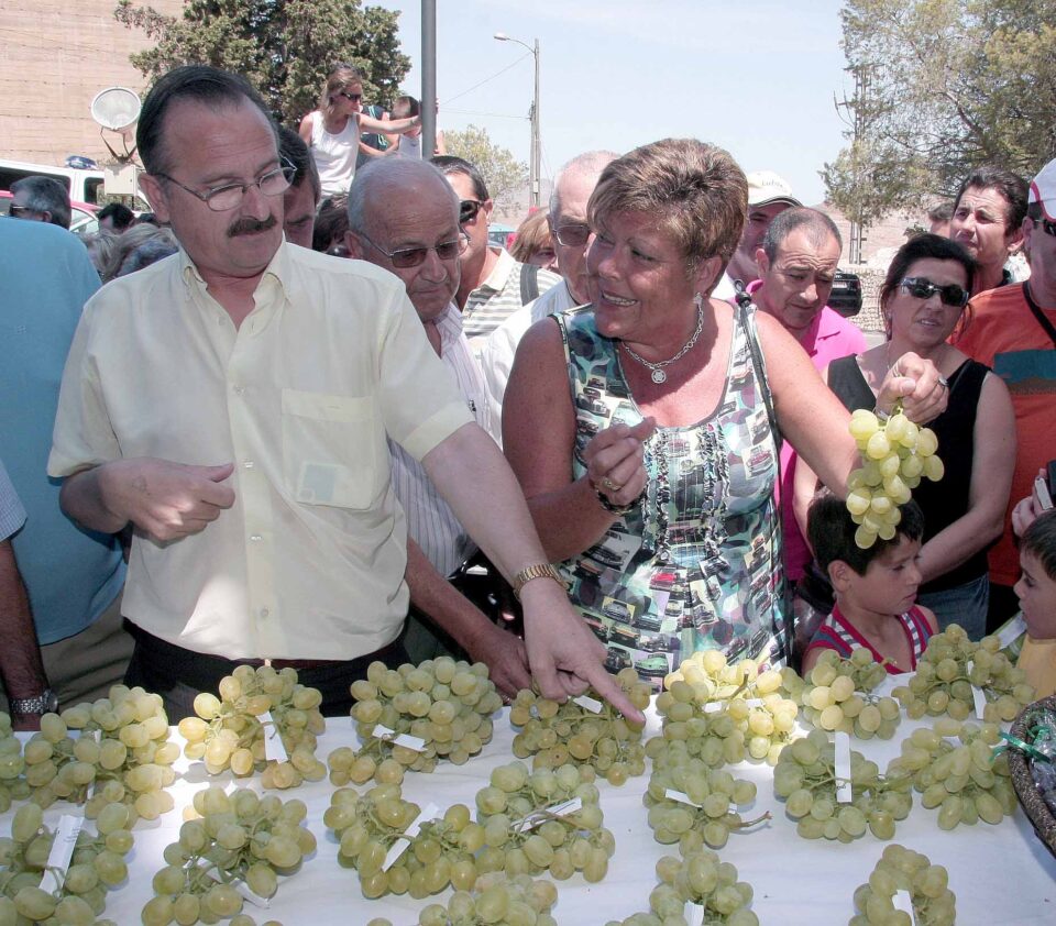 La Presidenta de les Corts ha asistido a la recepción de las uvas con motivo de las Fiestas de Novelda