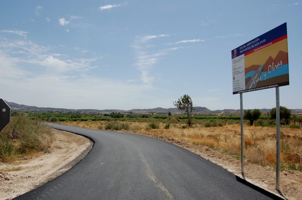 El Ayuntamiento pone en marcha el plan anual de limpieza de márgenes de caminos rurales