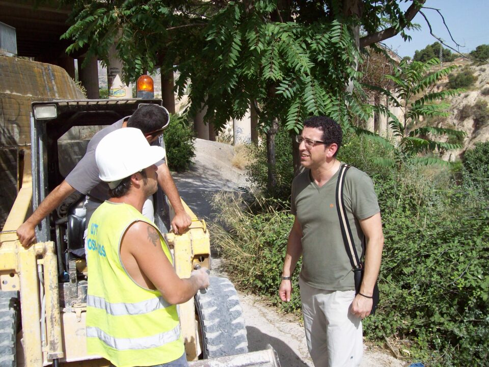 Las denuncias del PSOE frenan los despidos en las obras de la fachada norte