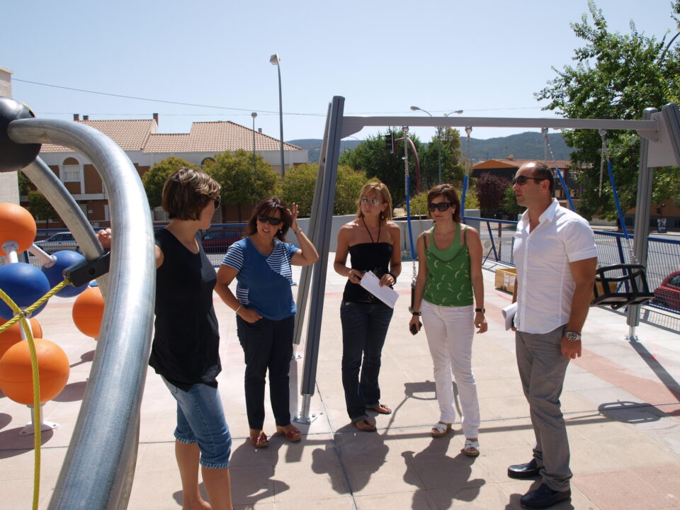 Mayte Parra visita las obras casi finalizadas de la Plaza de Lourdes