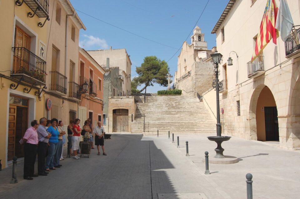 El Ayuntamiento de Monforte guarda 5 minutos de silencio en repulsa por el atentado terrorista