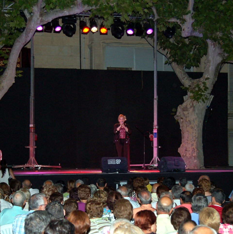 ÉXITO ROTUNDO DE KARINA EN ASPE