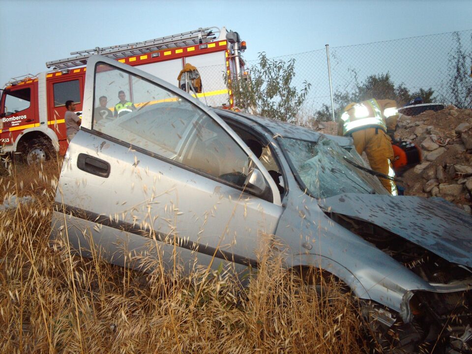 Un aparatoso accidente de trafico se salda con 3 heridos graves en la vecina localidad de Biar