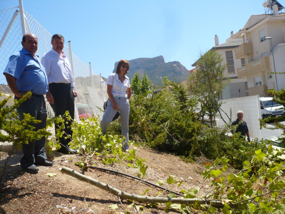 El alcalde visita cinco colegios y un instituto para comprobar el estado de las obras y la limpieza de cara al nuevo curso