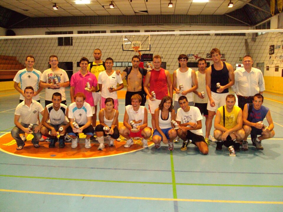 PEÑA OKUPES VENCEDORES DE LAS 24 HORAS DE VOLEY EN ONIL