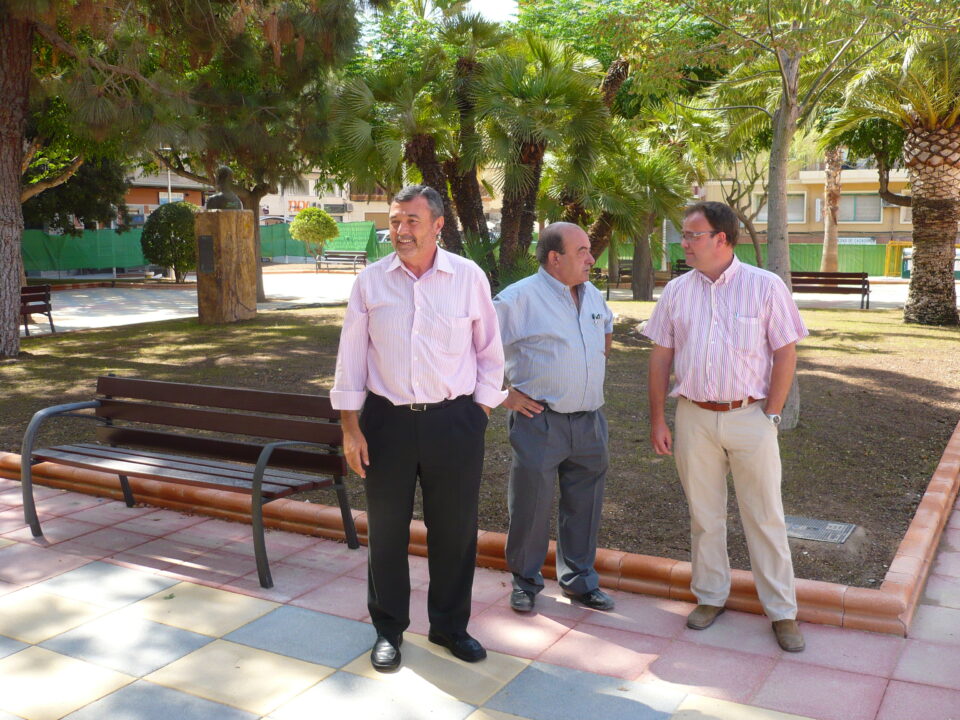 La plaza del Derrocat estará abierta al público a finales de agosto y las dependencias municipales un mes después