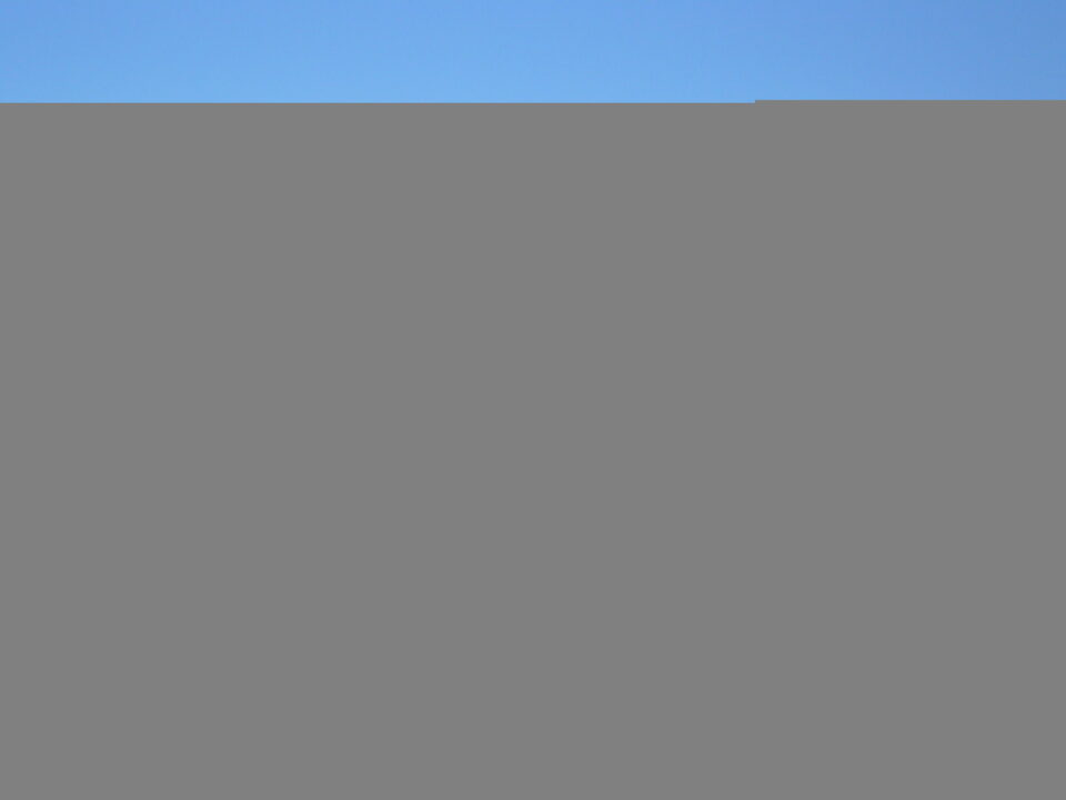 La cubrición de la pista polideportiva de San Jerónimo finaliza a finales de agosto