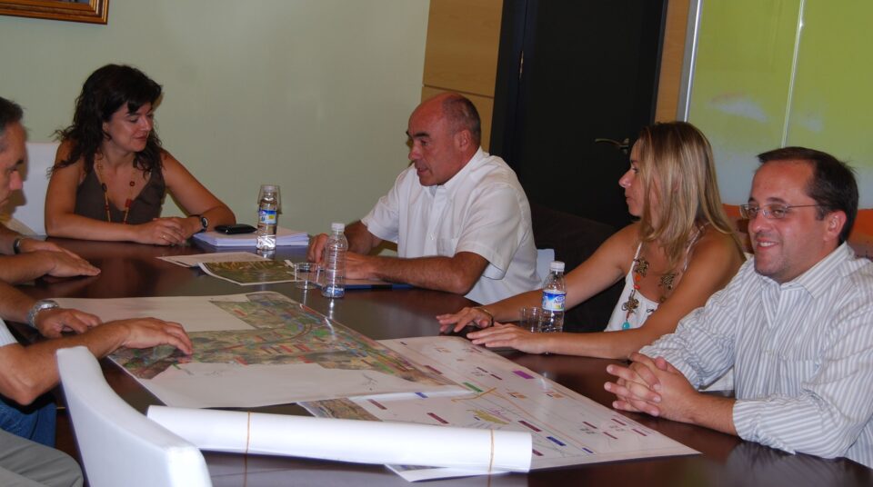 EL AYUNTAMIENTO DE VILLENA Y ADIF SE REUNEN PARA BUSCAR UNA SOLUCIÓN AL AVE A SU PASO POR LA ENCINA