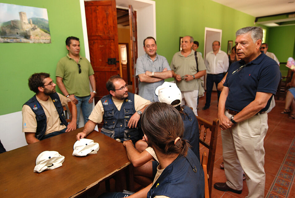EL PRESIDENTE DE CAJA MEDITERRÁNEO VISITA EL CAMPO DE VOLUNTARIADO AMBIENTAL DE BIAR