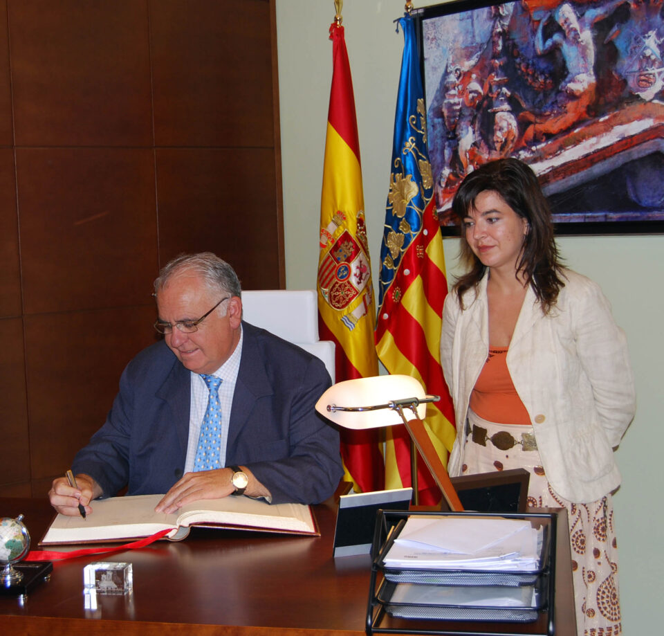 Cotino visita la ciudad y mantiene una reunión con los regantes