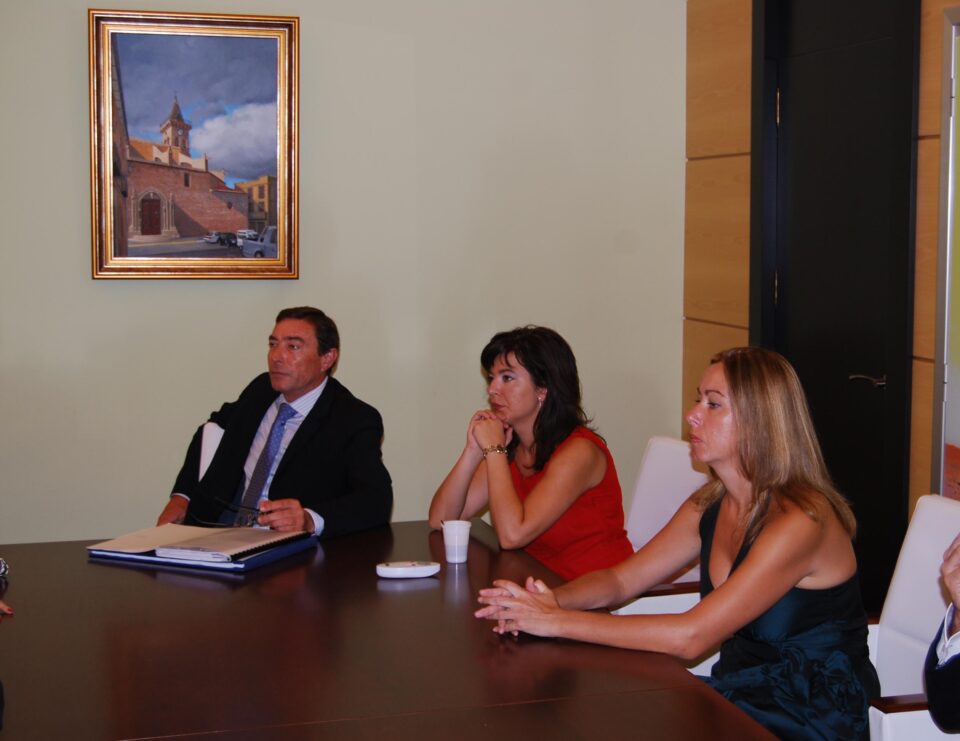 MARIO FLOES Y CELIA LLEDÓ VISITAN LOS TERRENOS DONDE SE UBICARÁ EL NODO LOGÍSTICO DE VILLENA