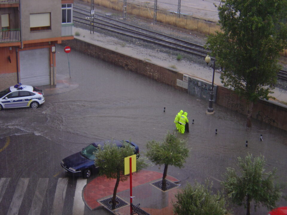 Los vecinos de la Calle Gilo Osorio nos remiten estas fotografías denunciando de nuevo el estadado en que queda la calle cuando llueve con intensidad