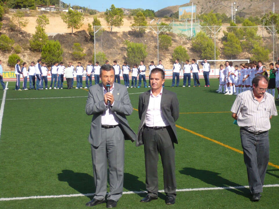 Los seis equipos de la U. D. Petrelense se presentan ante 250 aficionados