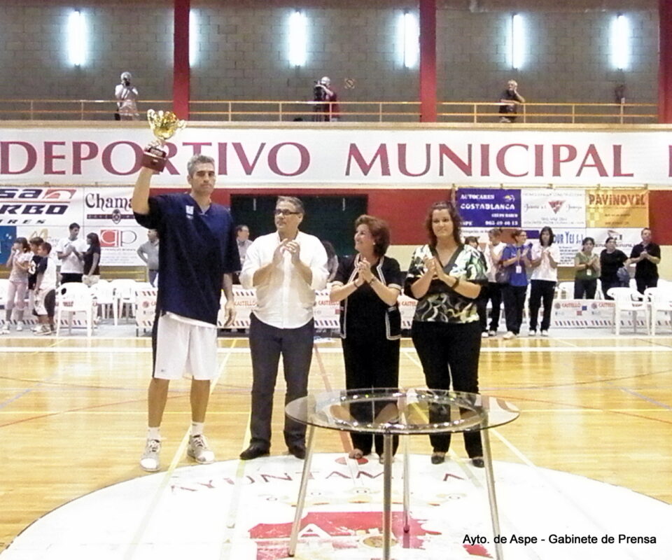 MEMORIAL EN ASPE. MERIDIANO ALICANTE GANÓ AL ESTUDIANTES DE MADRID EN ASPE