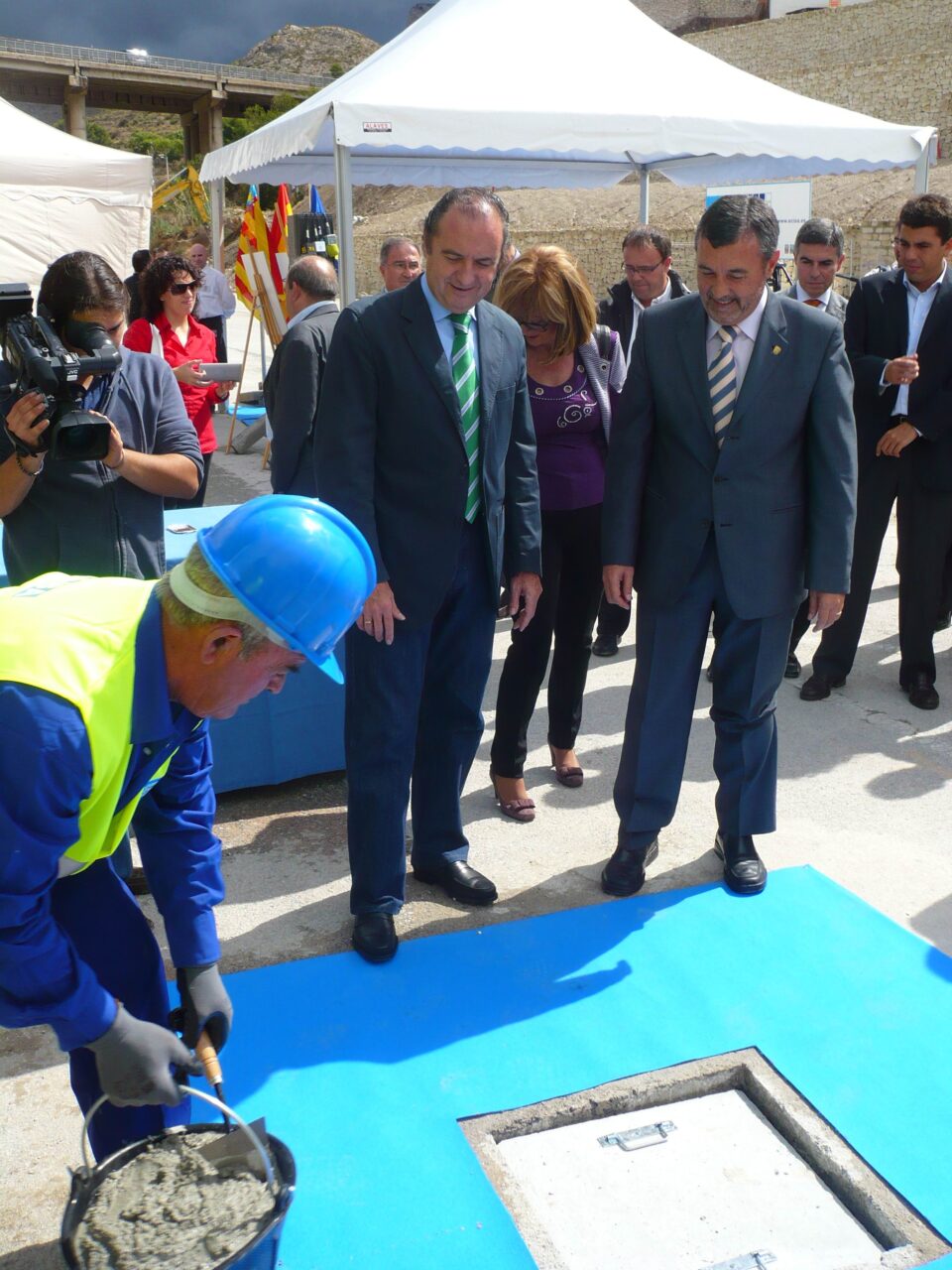 Ripoll pone la primera piedra del Vial de Cuatro Vientos que conectará el centro con las afueras